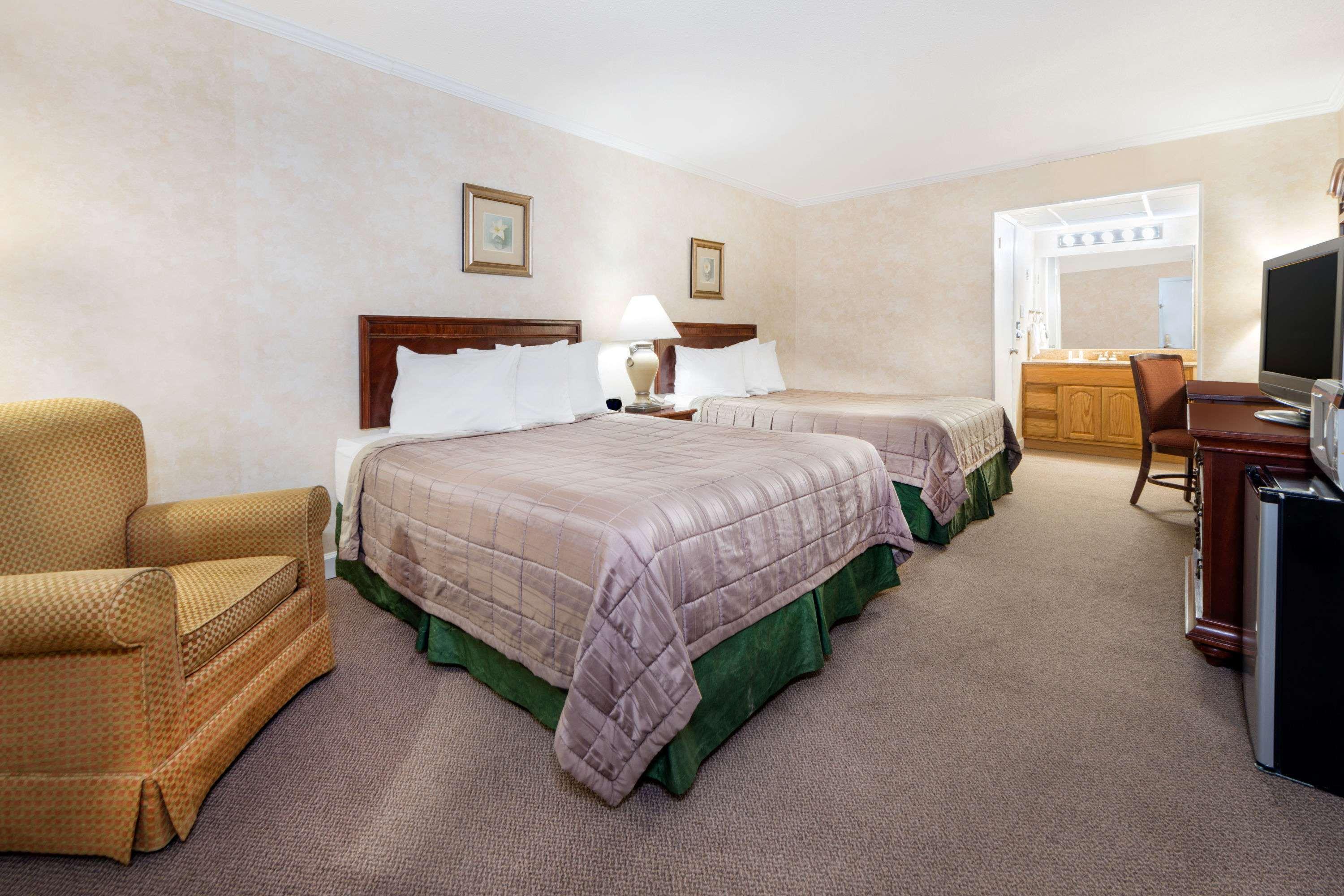Howard Johnson By Wyndham Burlington Extérieur photo