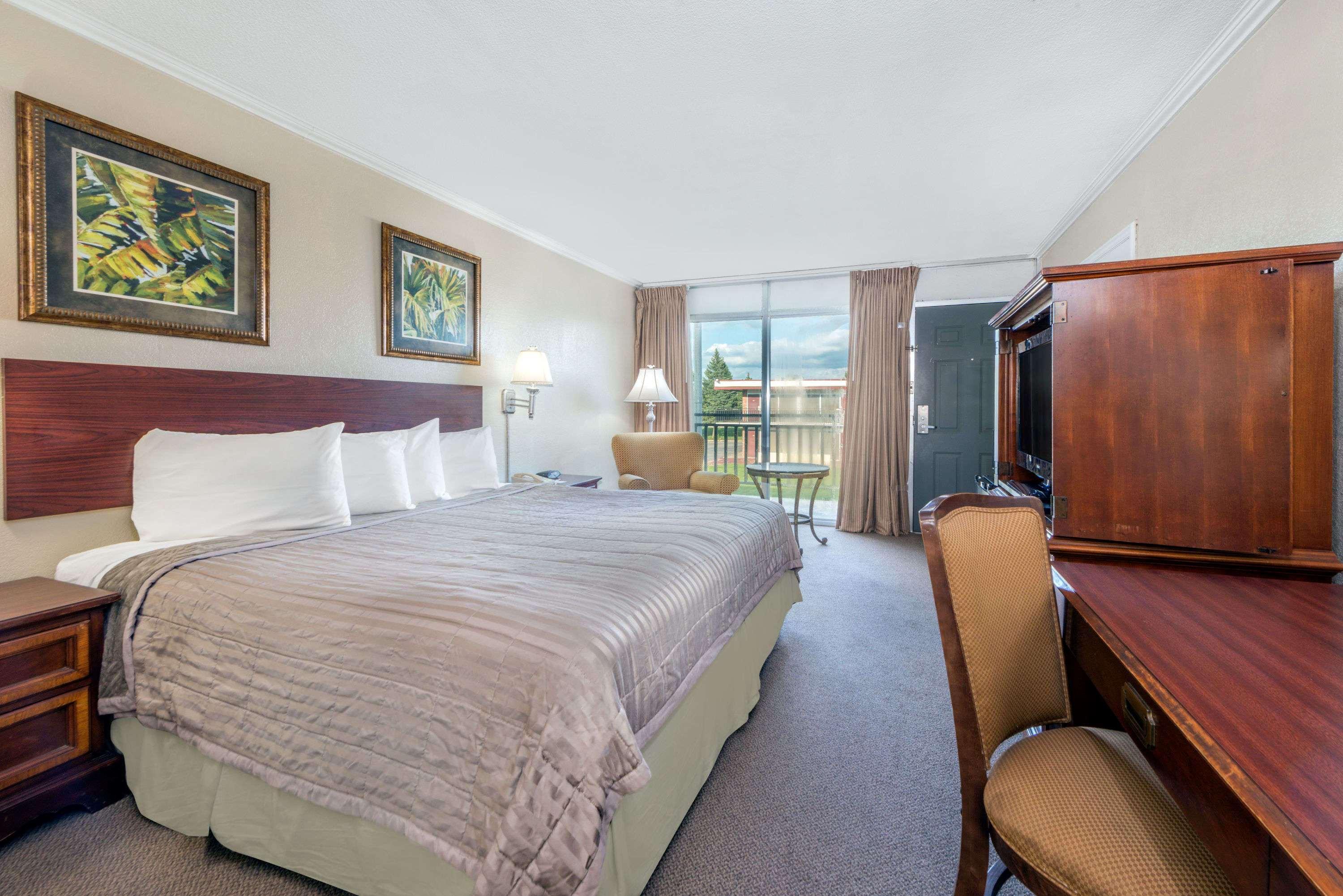 Howard Johnson By Wyndham Burlington Extérieur photo