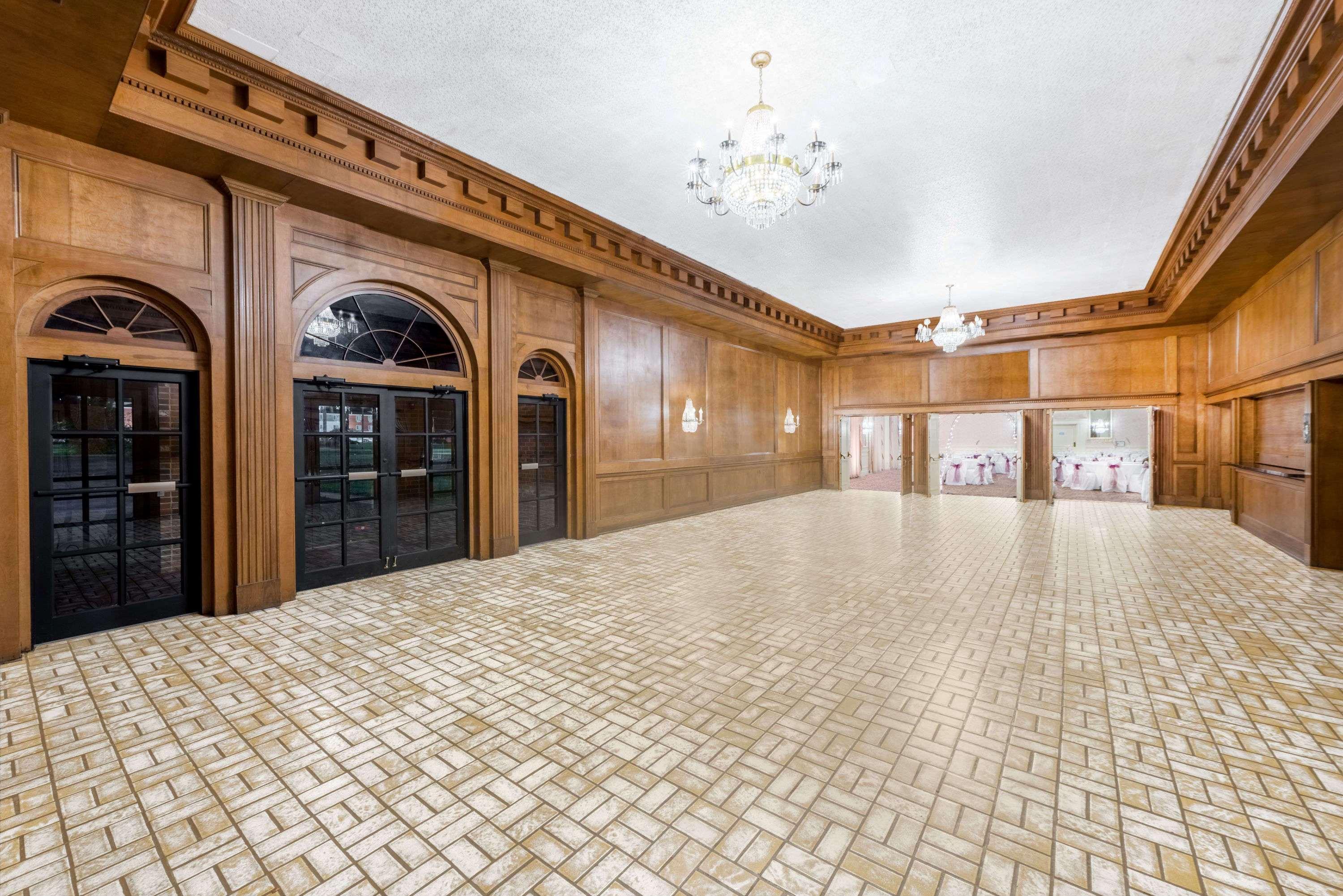 Howard Johnson By Wyndham Burlington Extérieur photo