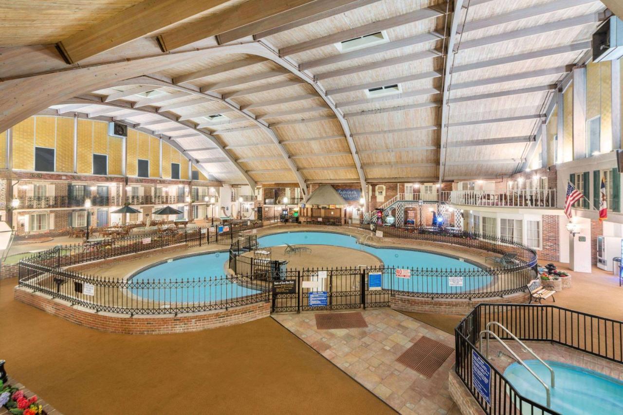 Howard Johnson By Wyndham Burlington Extérieur photo