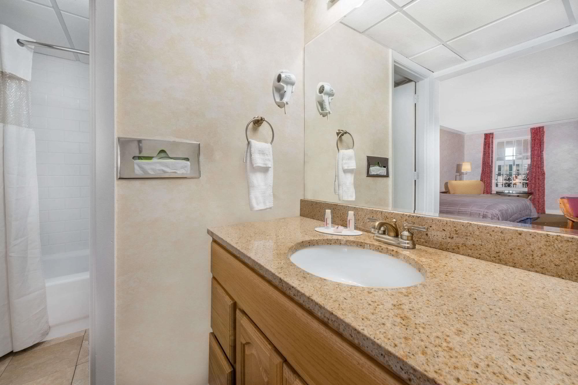 Howard Johnson By Wyndham Burlington Extérieur photo
